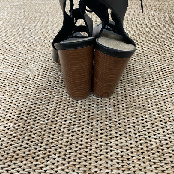 ALDO: Lace up leather sandals w/ wood heel - Picture 5 of 5